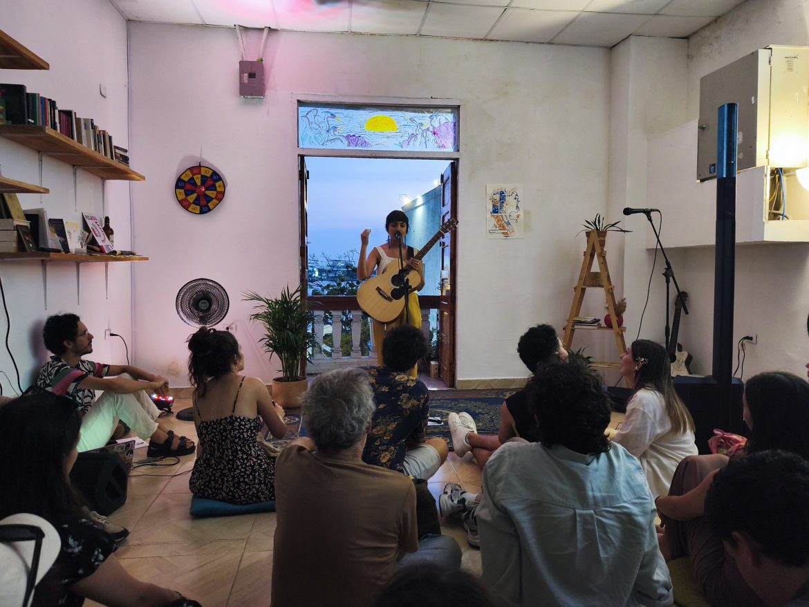 (Crónica) Ana María Vahos, un canto en el Lugar del Poema / La Música En Venas