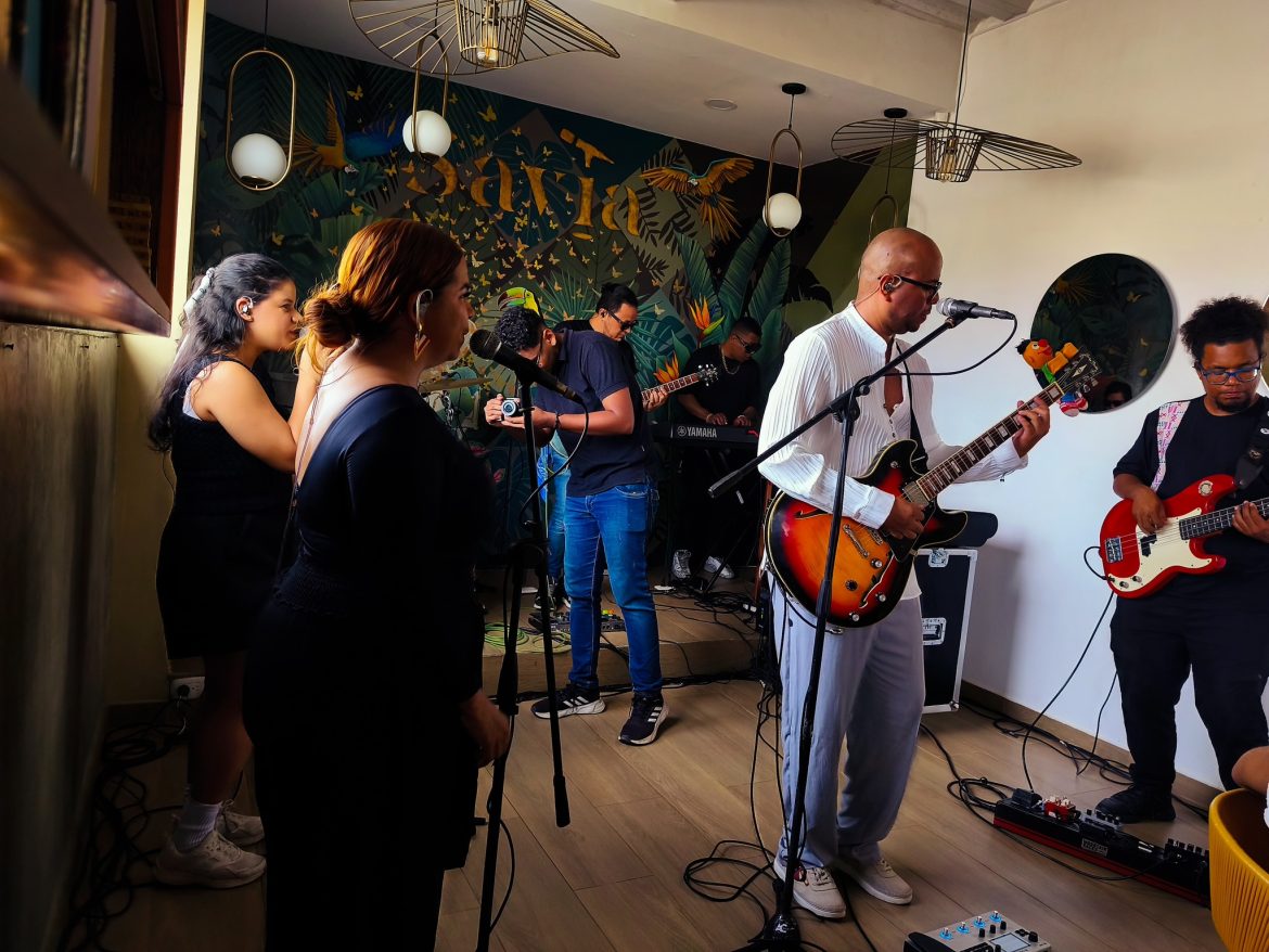 (Crónica) Tiny Live con Monkey Beats en Savia Café / La Música En Venas
