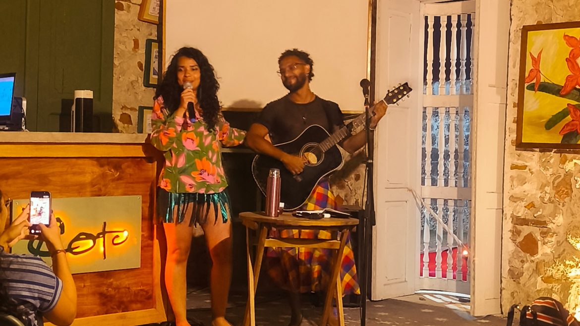 (Crónica) Comedia y música en Coto / La Música En Venas