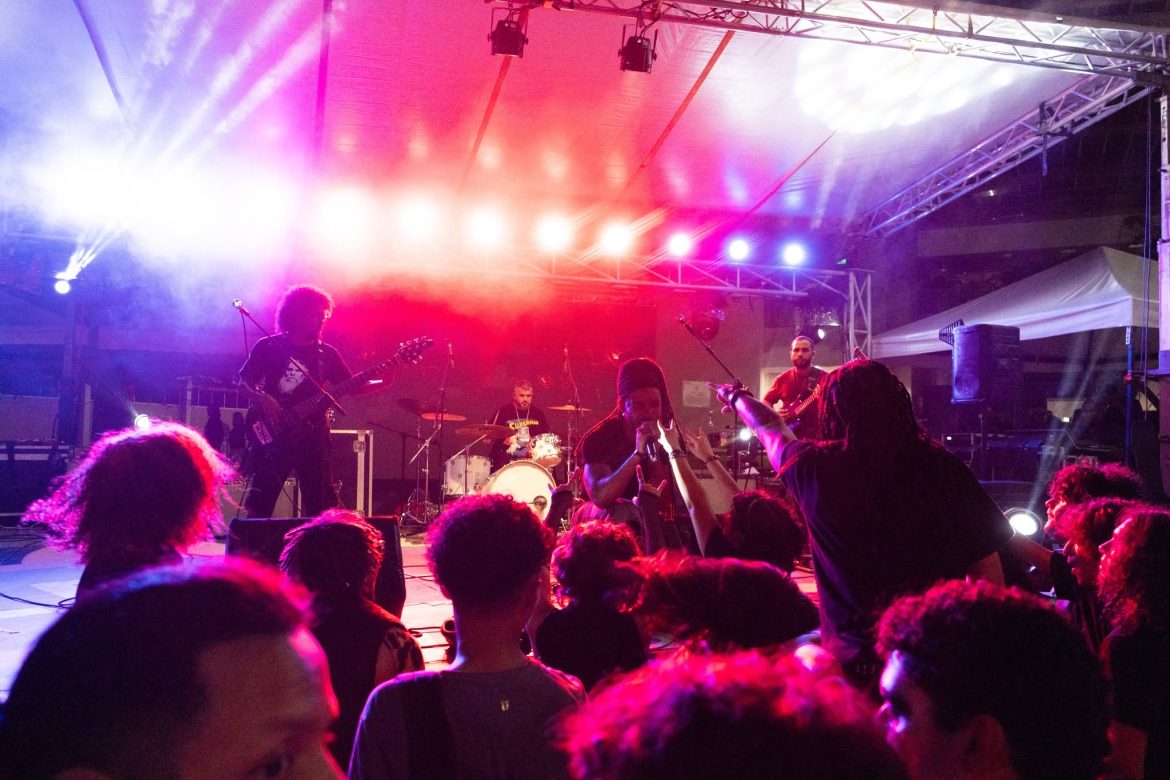 (Nuevo Clip) Espias / With The Lights Out
