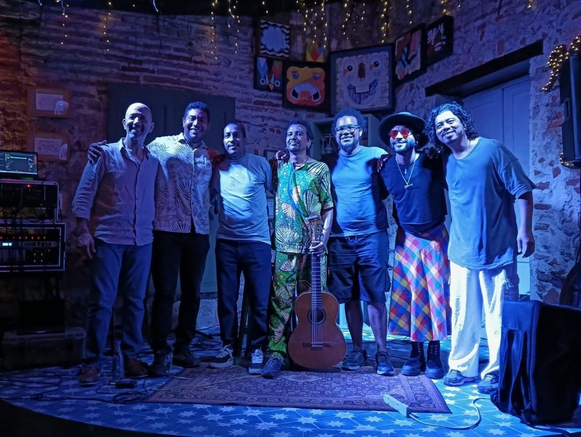 (Crónica) 10 años de celebrar la música independiente desde lo acústico / La Música En Venas